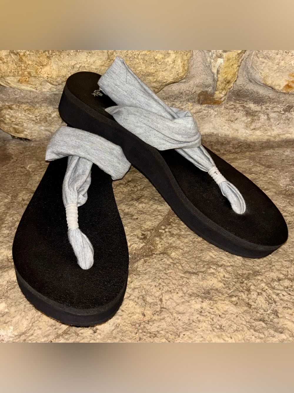 SANUK Gray Strap Black Platform Wedge Thong Sandals Women’s 10